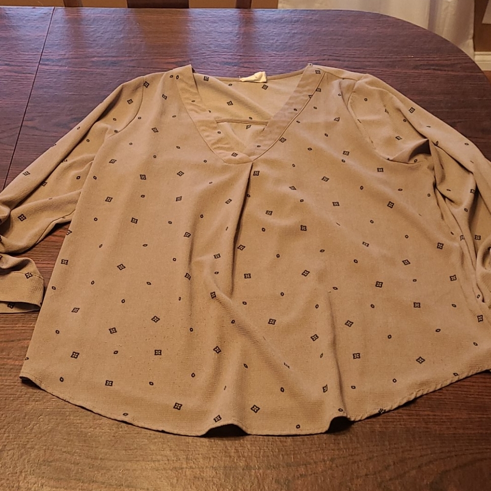 Tan and black 3/4 sleeve blouse